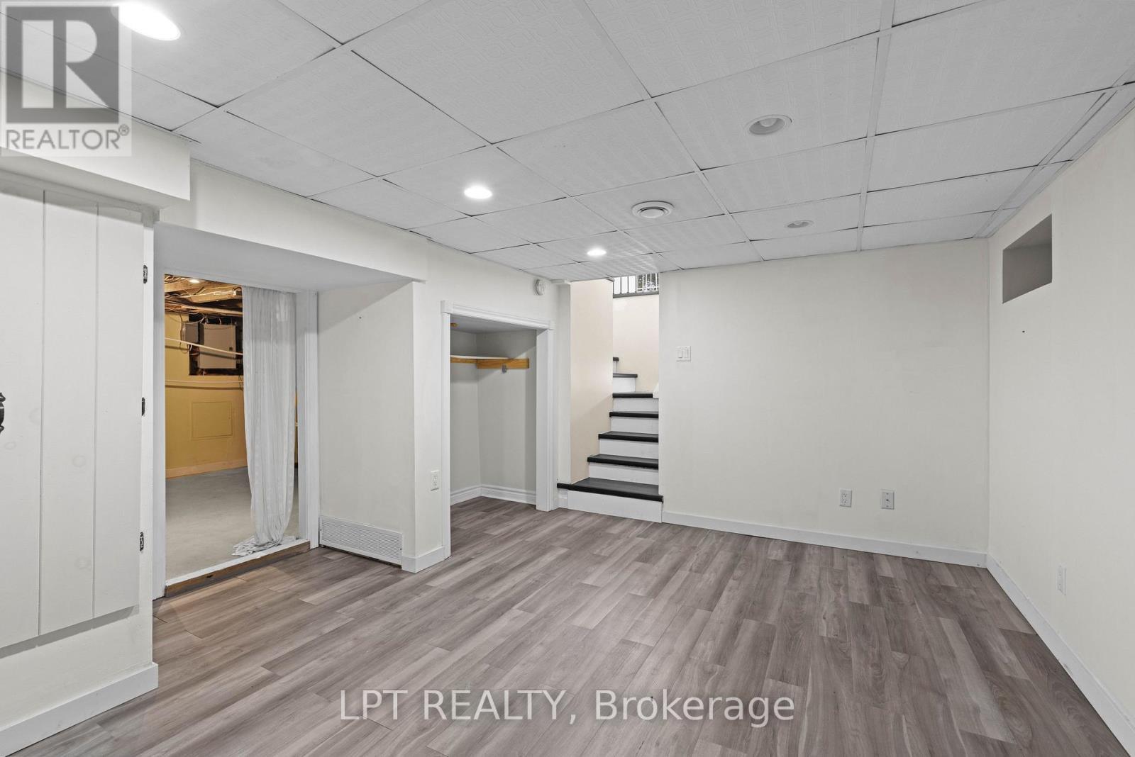52 Parkside Drive E, Barrie, ON - Indoor Photo Showing Other Room