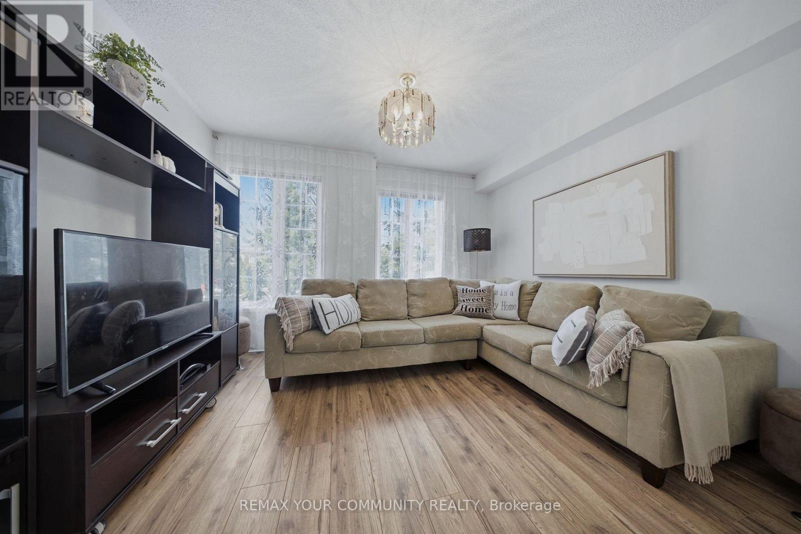 11 - 210 Manitoba Street, Toronto, ON - Indoor Photo Showing Living Room