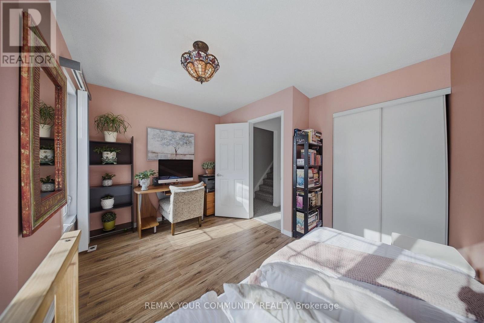 11 - 210 Manitoba Street, Toronto, ON - Indoor Photo Showing Bedroom