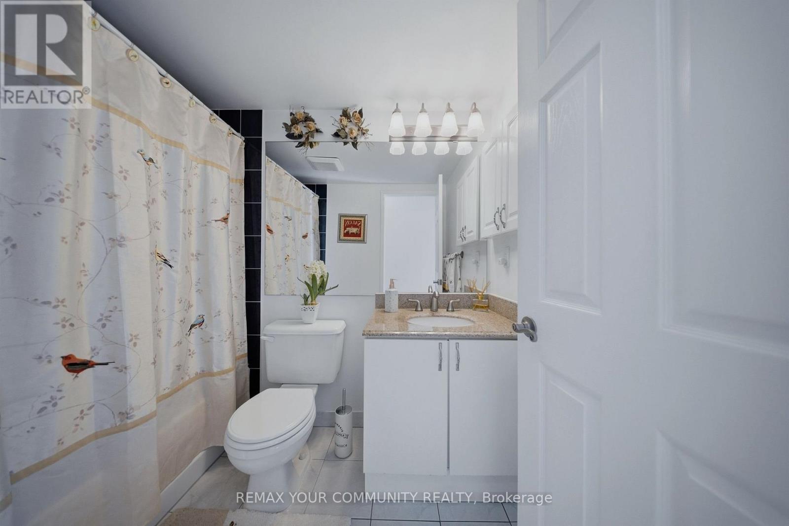 11 - 210 Manitoba Street, Toronto, ON - Indoor Photo Showing Bathroom