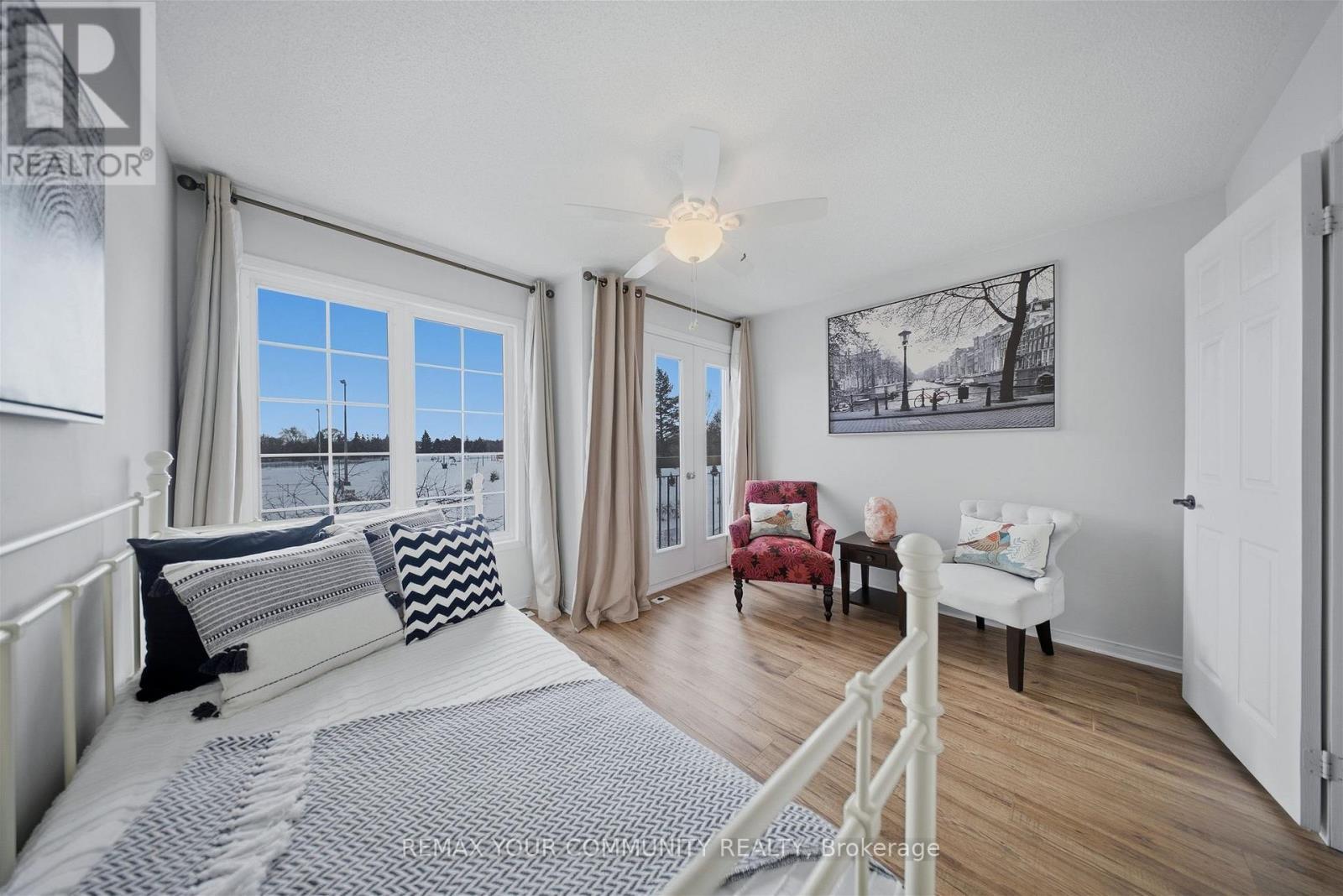 11 - 210 Manitoba Street, Toronto, ON - Indoor