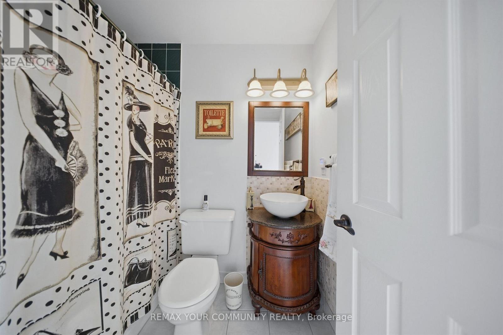 11 - 210 Manitoba Street, Toronto, ON - Indoor Photo Showing Bathroom