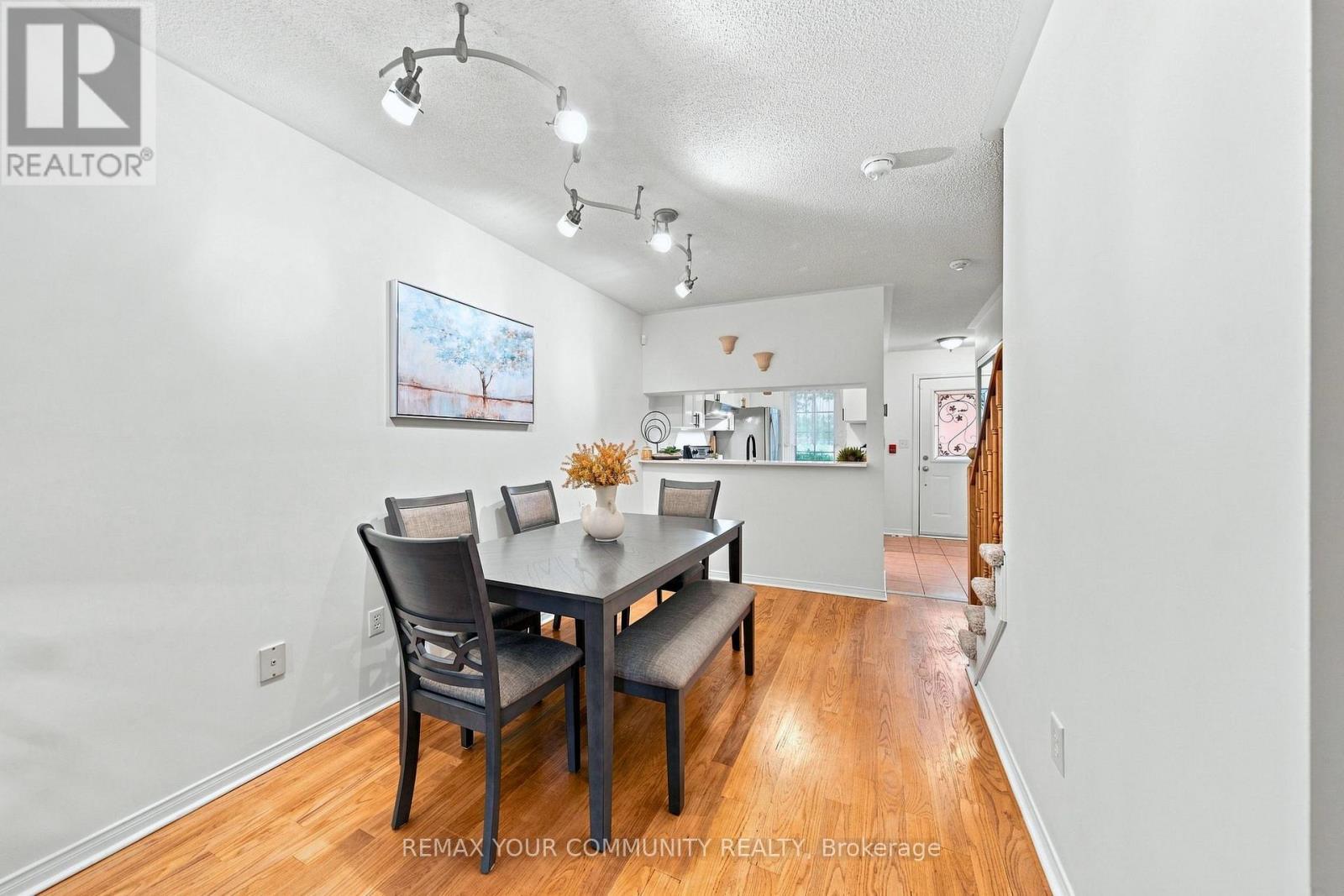 11 - 210 Manitoba Street, Toronto, ON - Indoor Photo Showing Dining Room