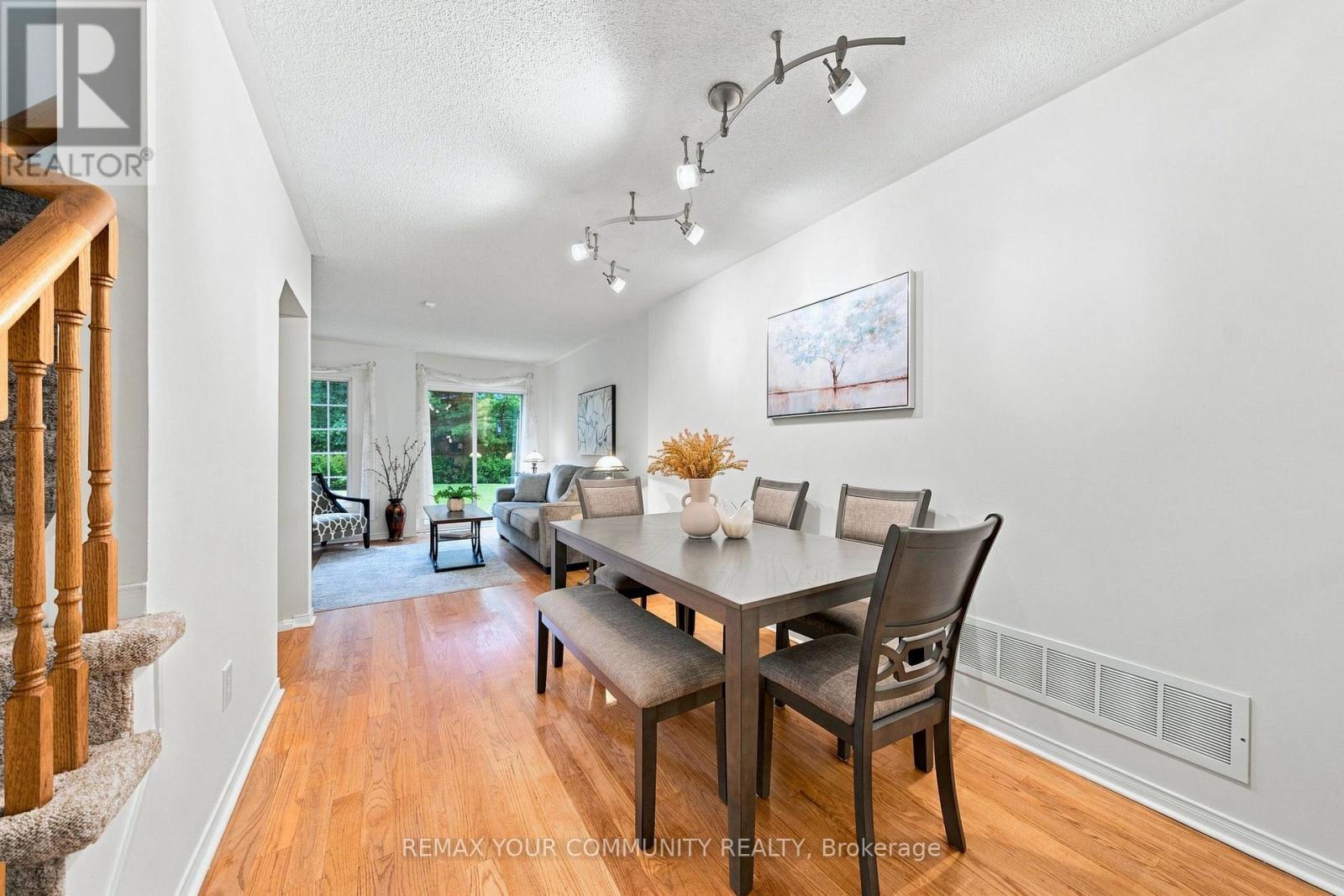 11 - 210 Manitoba Street, Toronto, ON - Indoor Photo Showing Dining Room