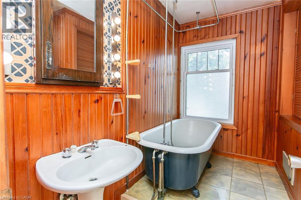 64 Simeon Street, Kitchener, ON - Indoor Photo Showing Bathroom