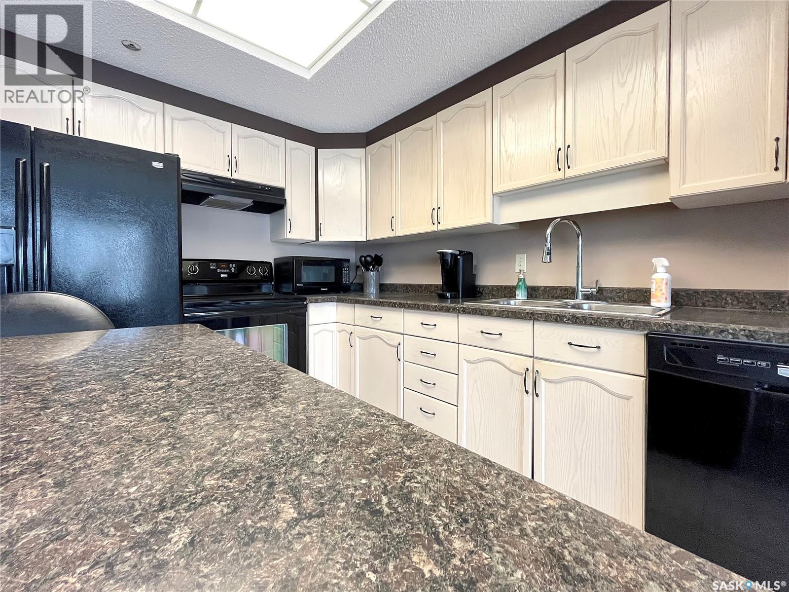 401 505 12Th Street E, Saskatoon, SK - Indoor Photo Showing Kitchen