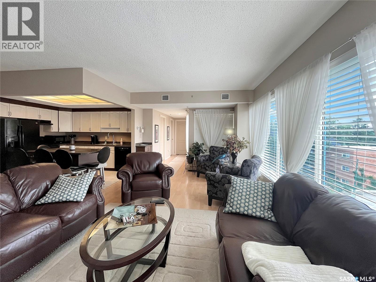 401 505 12Th Street E, Saskatoon, SK - Indoor Photo Showing Living Room