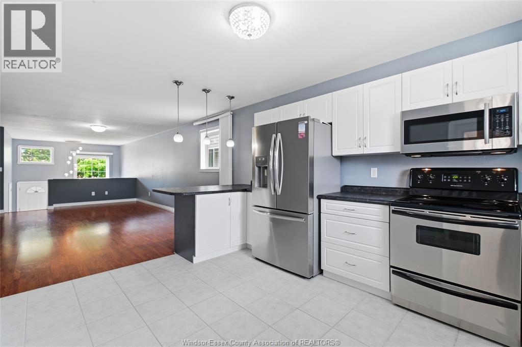 2385 Gatwick, Windsor, ON - Indoor Photo Showing Kitchen