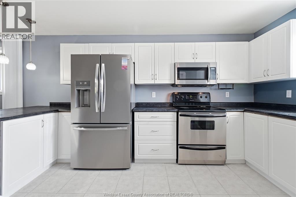 2385 Gatwick, Windsor, ON - Indoor Photo Showing Kitchen