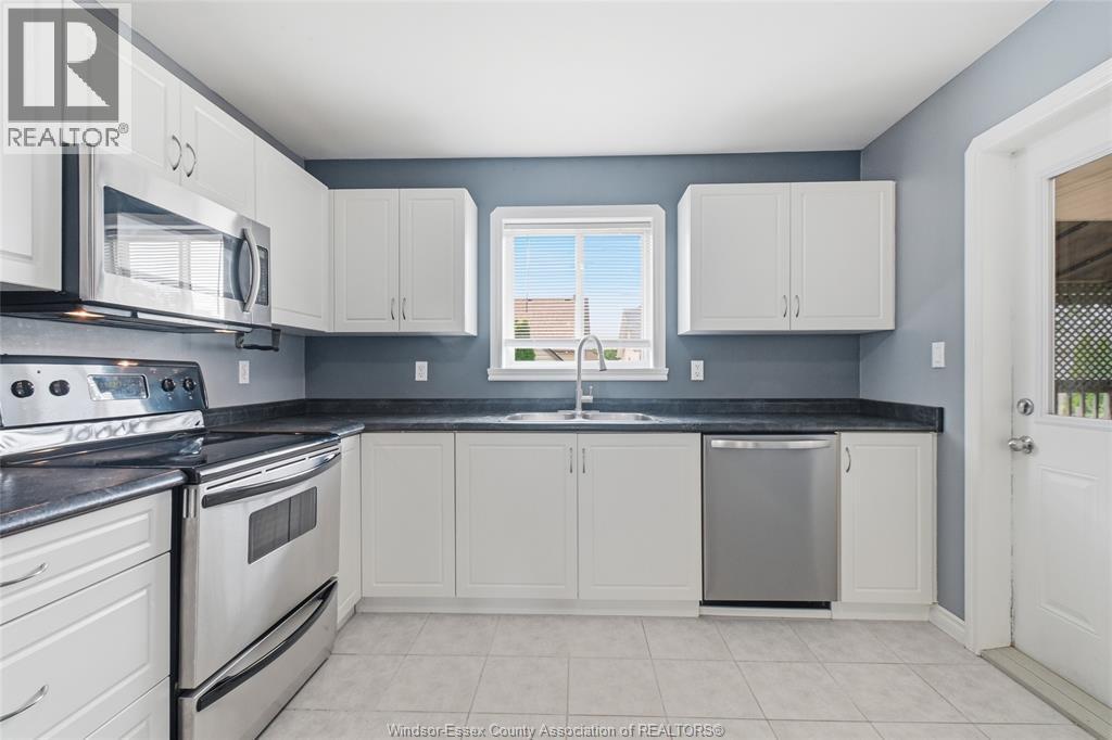 2385 Gatwick, Windsor, ON - Indoor Photo Showing Kitchen With Double Sink