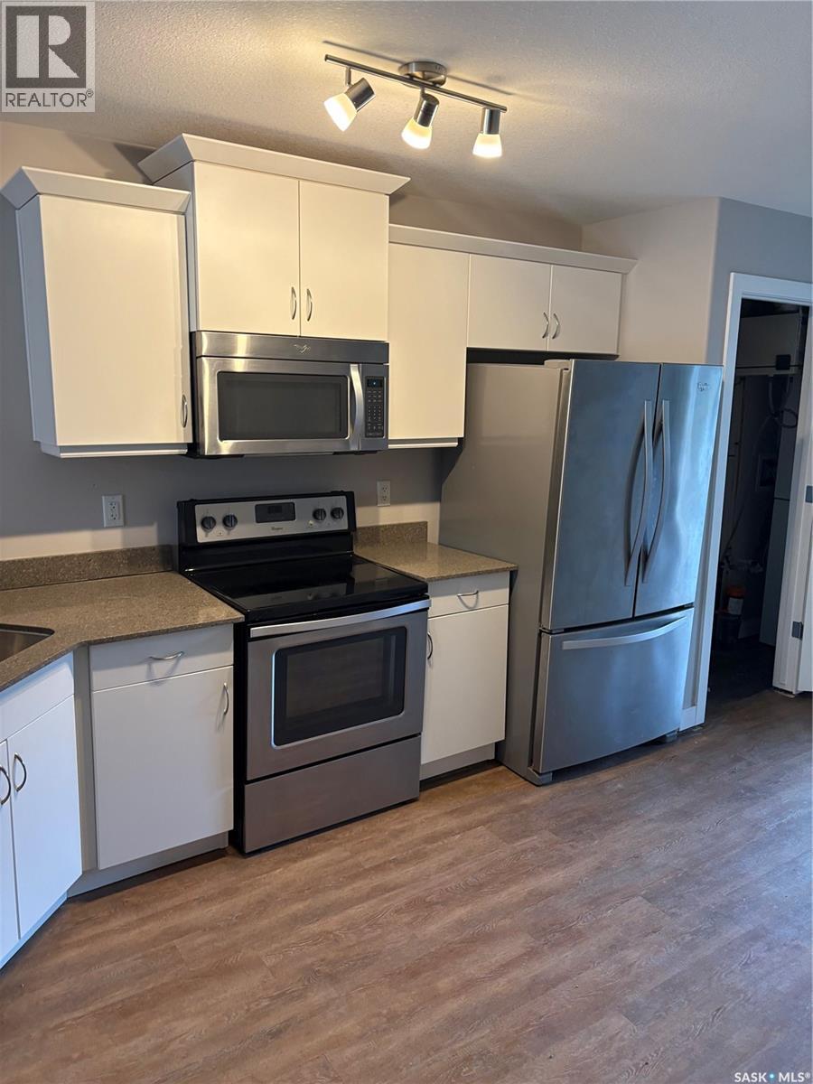 2034 St John Street, Regina, SK - Indoor Photo Showing Kitchen With Stainless Steel Kitchen