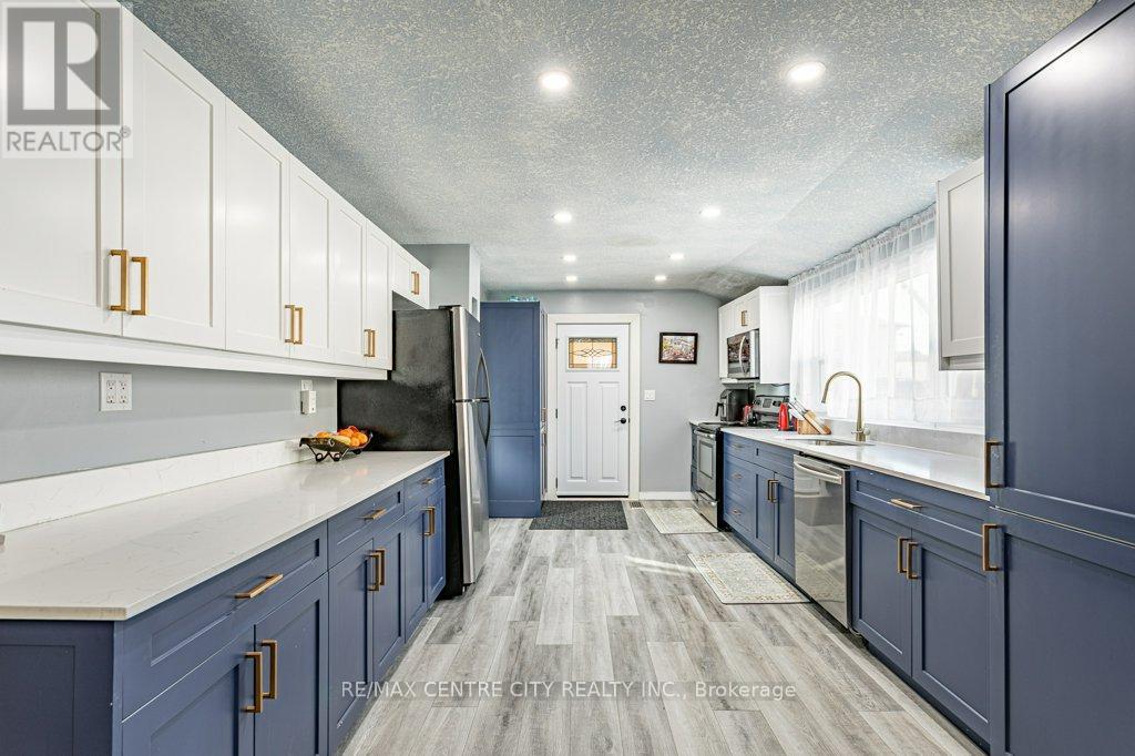 52 Princess Avenue, St. Thomas, ON - Indoor Photo Showing Kitchen