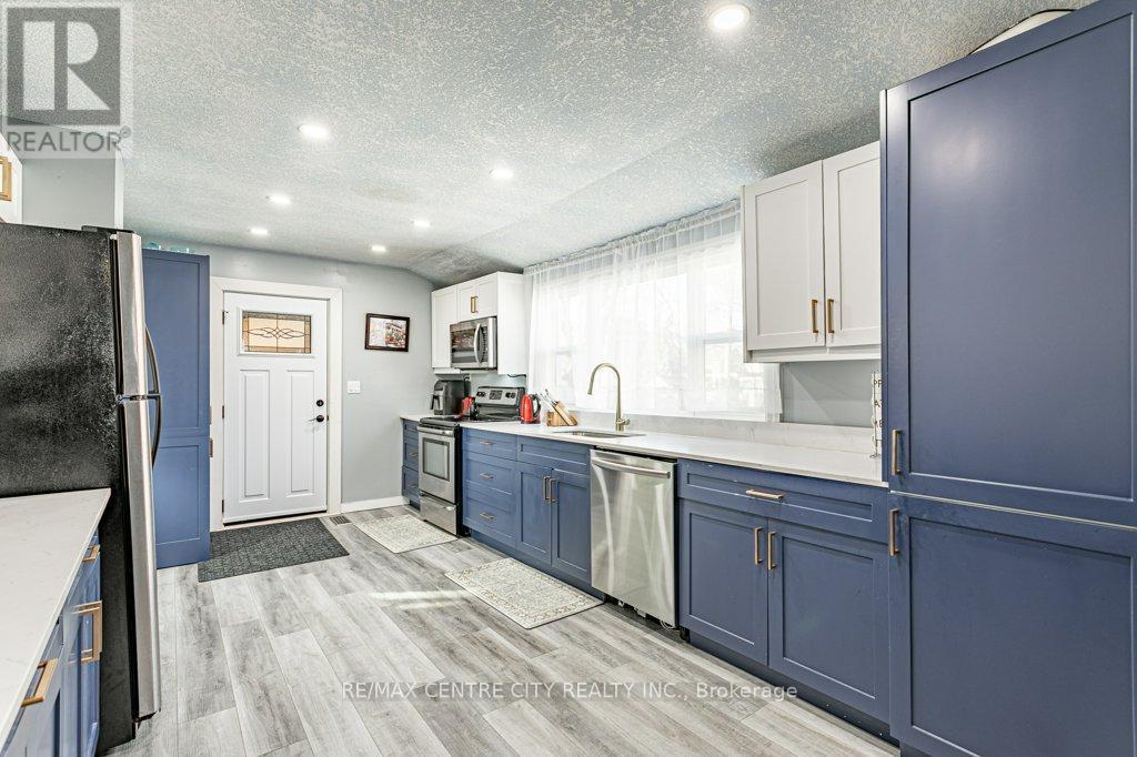 52 Princess Avenue, St. Thomas, ON - Indoor Photo Showing Kitchen