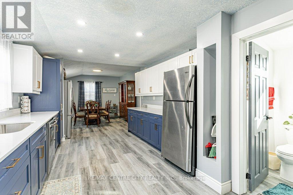 52 Princess Avenue, St. Thomas, ON - Indoor Photo Showing Kitchen