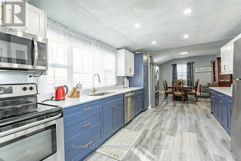 52 Princess Avenue, St. Thomas, ON - Indoor Photo Showing Kitchen
