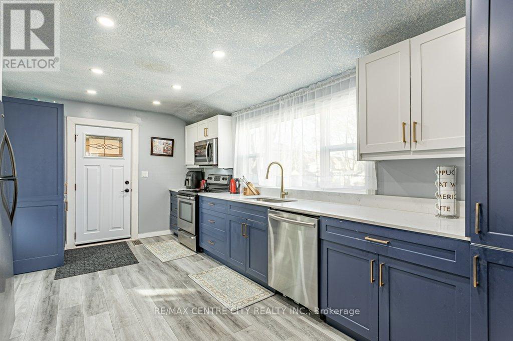 52 Princess Avenue, St. Thomas, ON - Indoor Photo Showing Kitchen