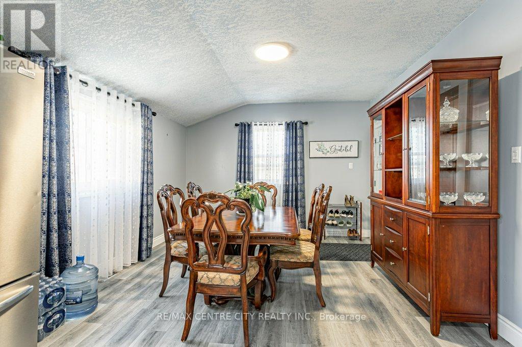 52 Princess Avenue, St. Thomas, ON - Indoor Photo Showing Dining Room