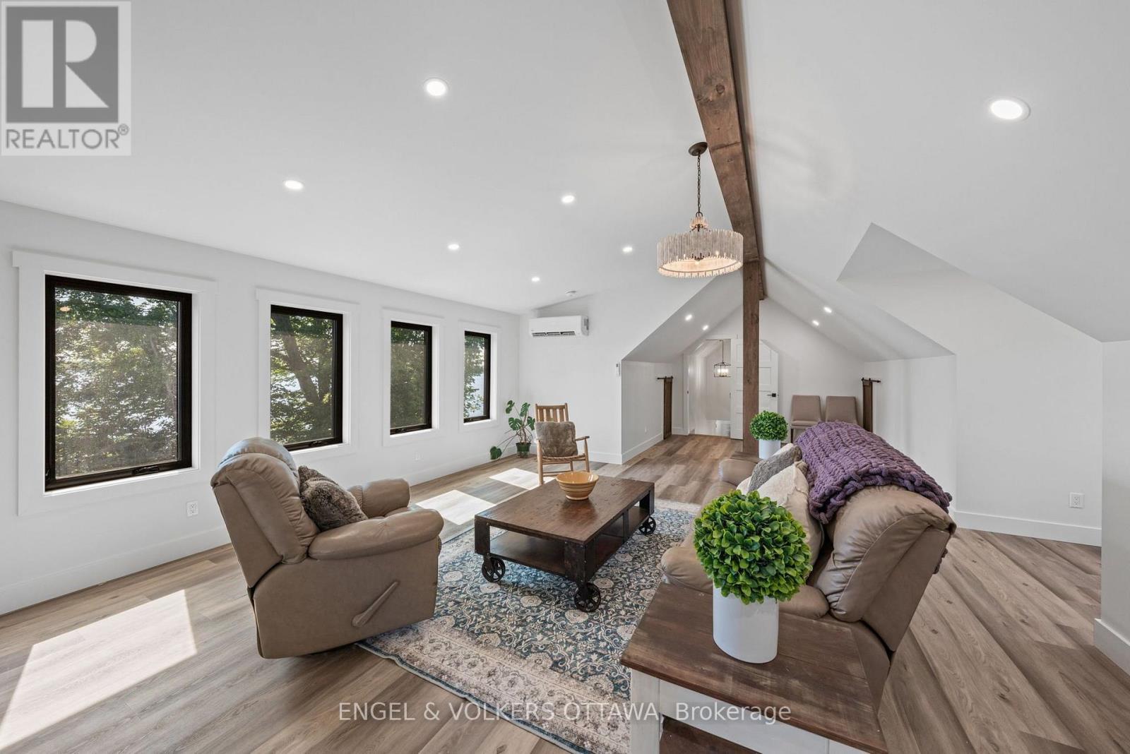 Loft above the garage - 5 Shoreside Way, Augusta, ON - Indoor Photo Showing Living Room
