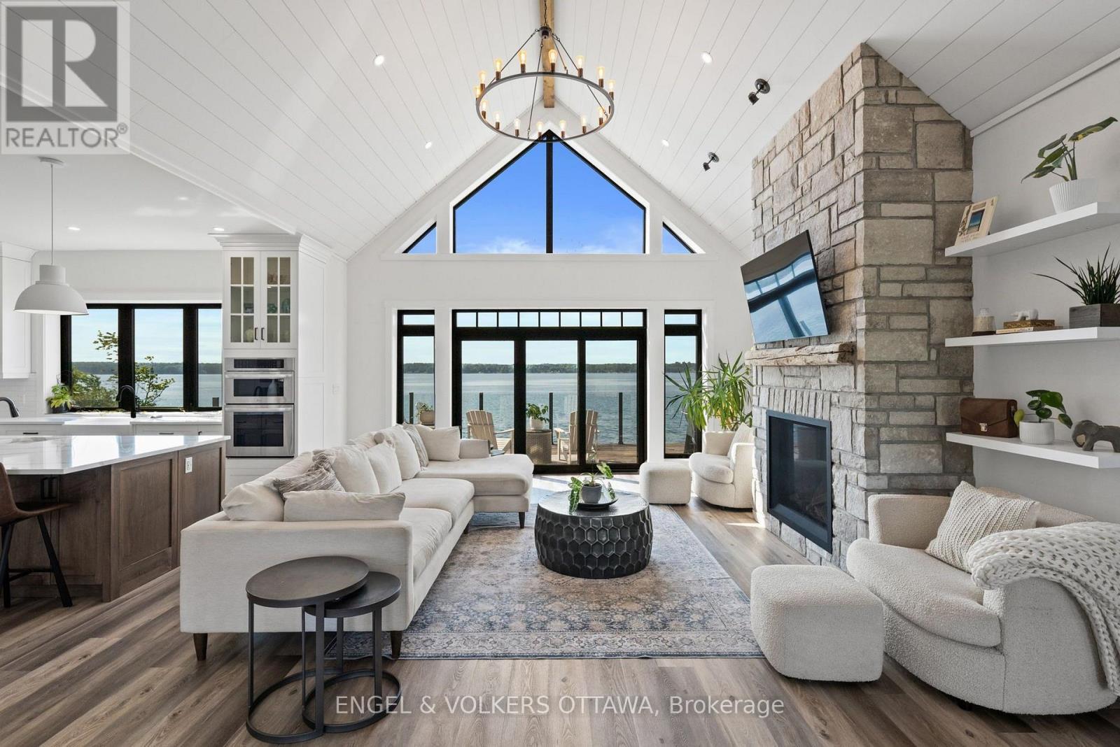 5 Shoreside Way, Augusta, ON - Indoor Photo Showing Living Room With Fireplace