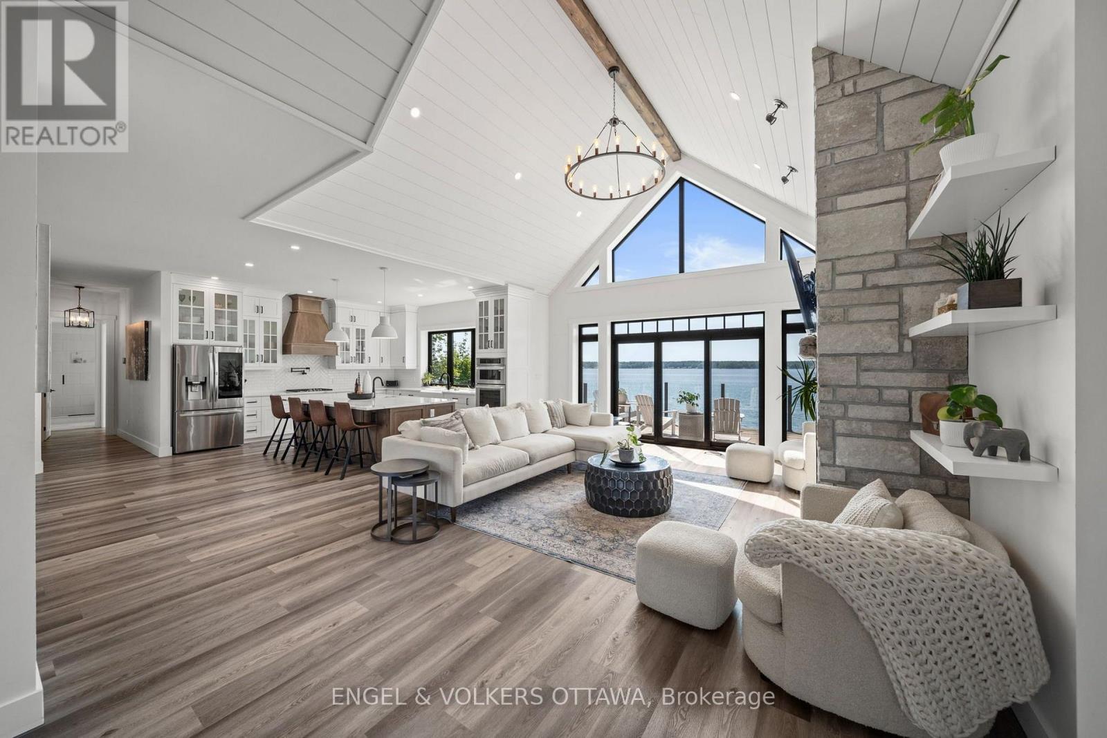 5 Shoreside Way, Augusta, ON - Indoor Photo Showing Other Room