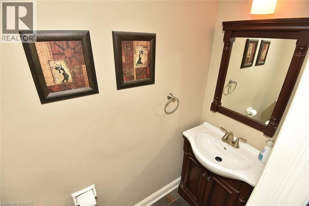 75 Josephine Drive, Hamilton, ON - Indoor Photo Showing Bathroom