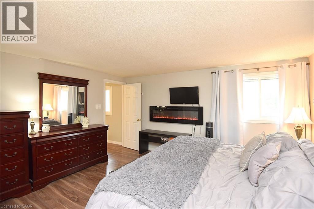 75 Josephine Drive, Hamilton, ON - Indoor Photo Showing Bedroom