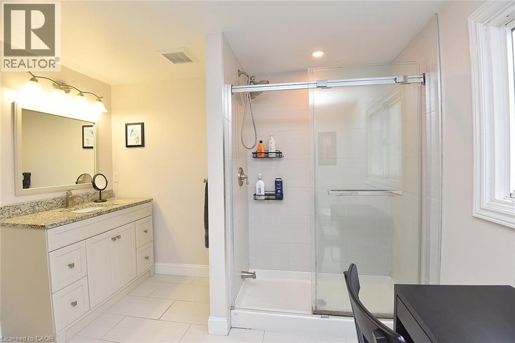 75 Josephine Drive, Hamilton, ON - Indoor Photo Showing Bathroom