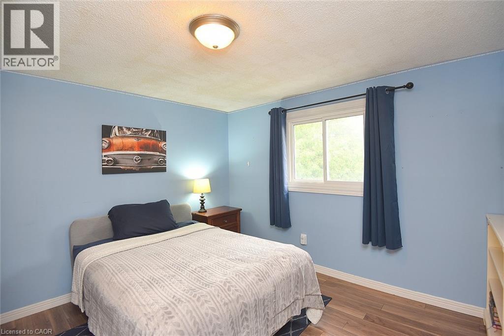 75 Josephine Drive, Hamilton, ON - Indoor Photo Showing Bedroom