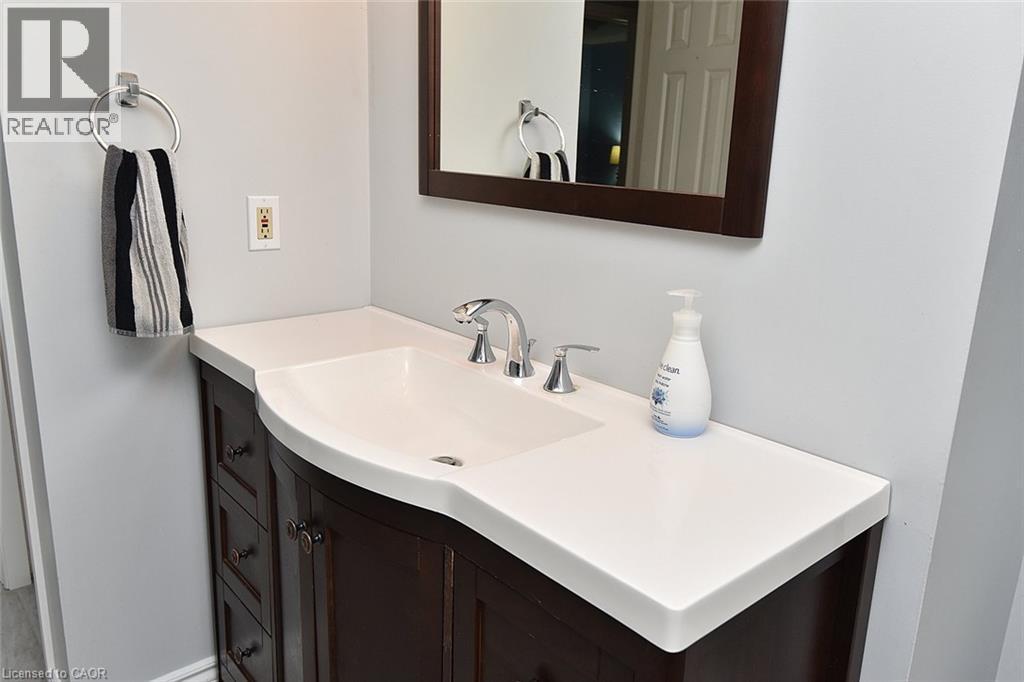 75 Josephine Drive, Hamilton, ON - Indoor Photo Showing Bathroom