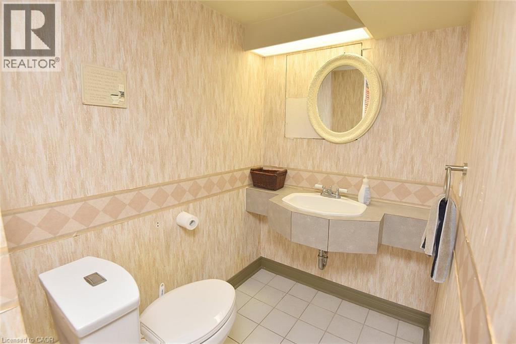 75 Josephine Drive, Hamilton, ON - Indoor Photo Showing Bathroom