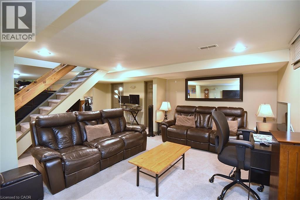 75 Josephine Drive, Hamilton, ON - Indoor Photo Showing Living Room