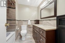 Main bathroom - 