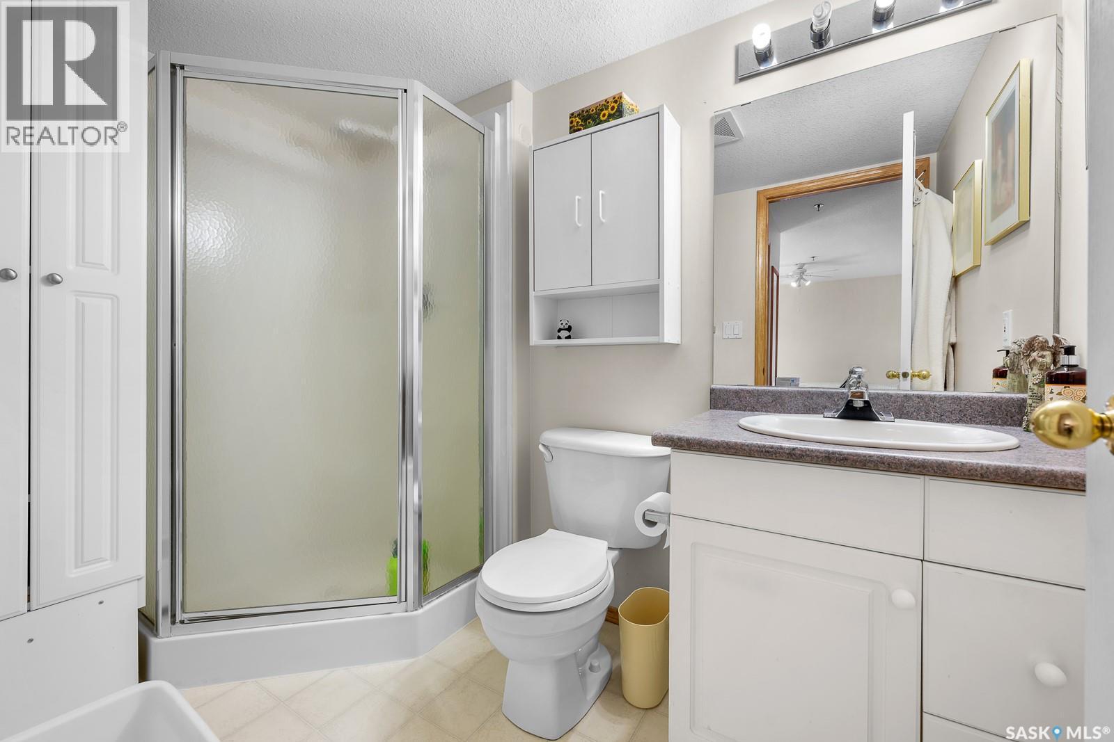 207 205 Mcintyre Street, Regina, SK - Indoor Photo Showing Bathroom