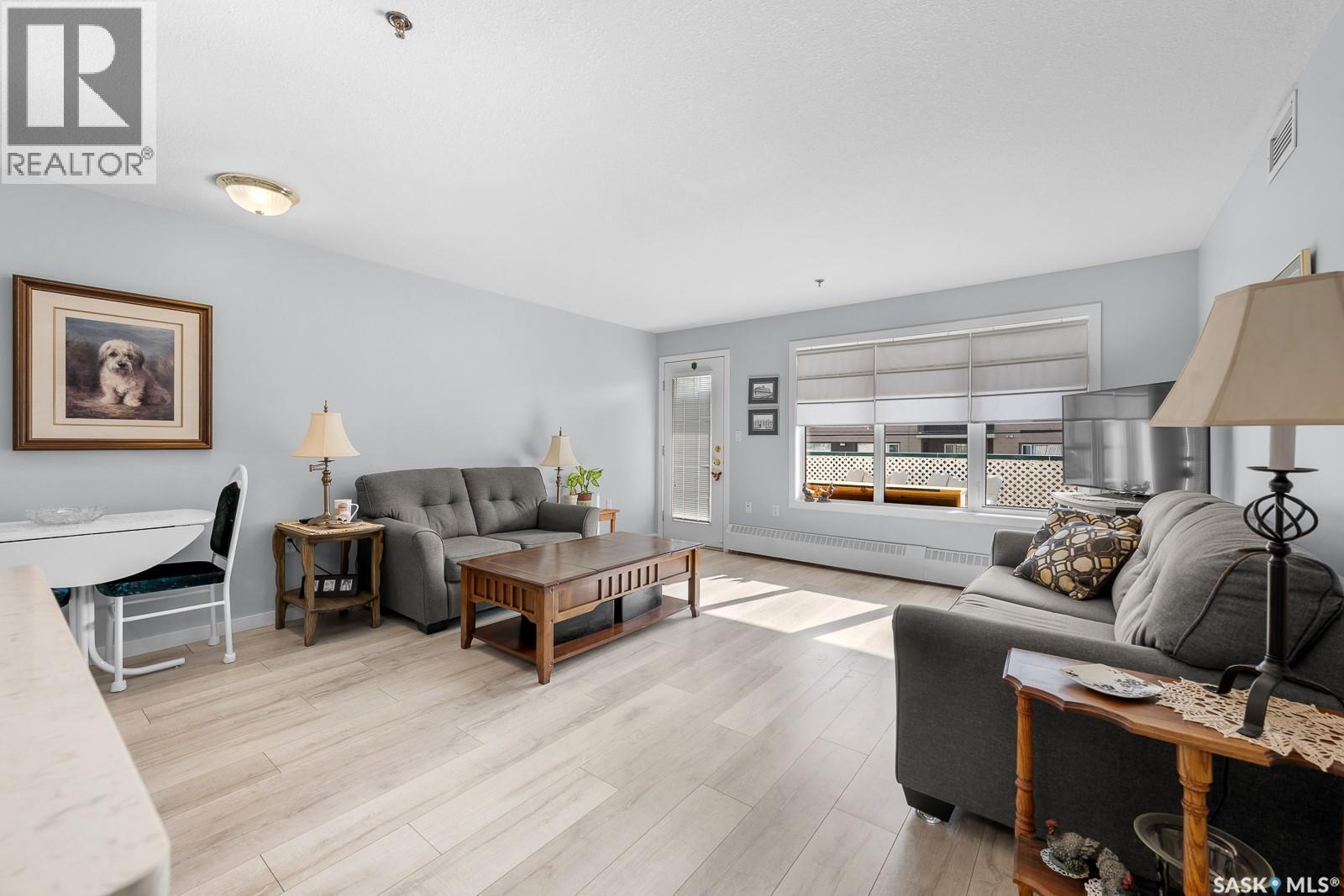 207 205 Mcintyre Street, Regina, SK - Indoor Photo Showing Living Room