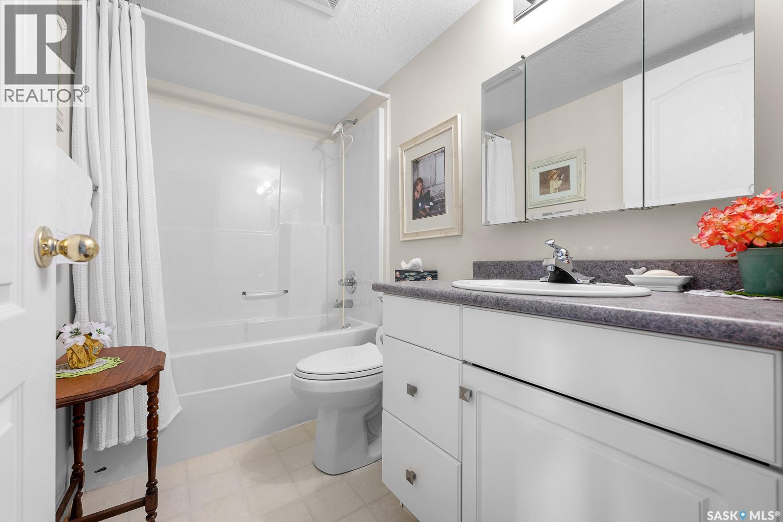207 205 Mcintyre Street, Regina, SK - Indoor Photo Showing Bathroom