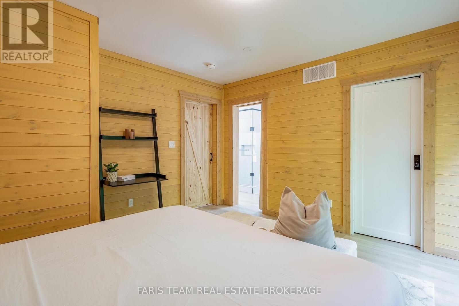 1490 Champlain Road, Tiny, ON - Indoor Photo Showing Bedroom