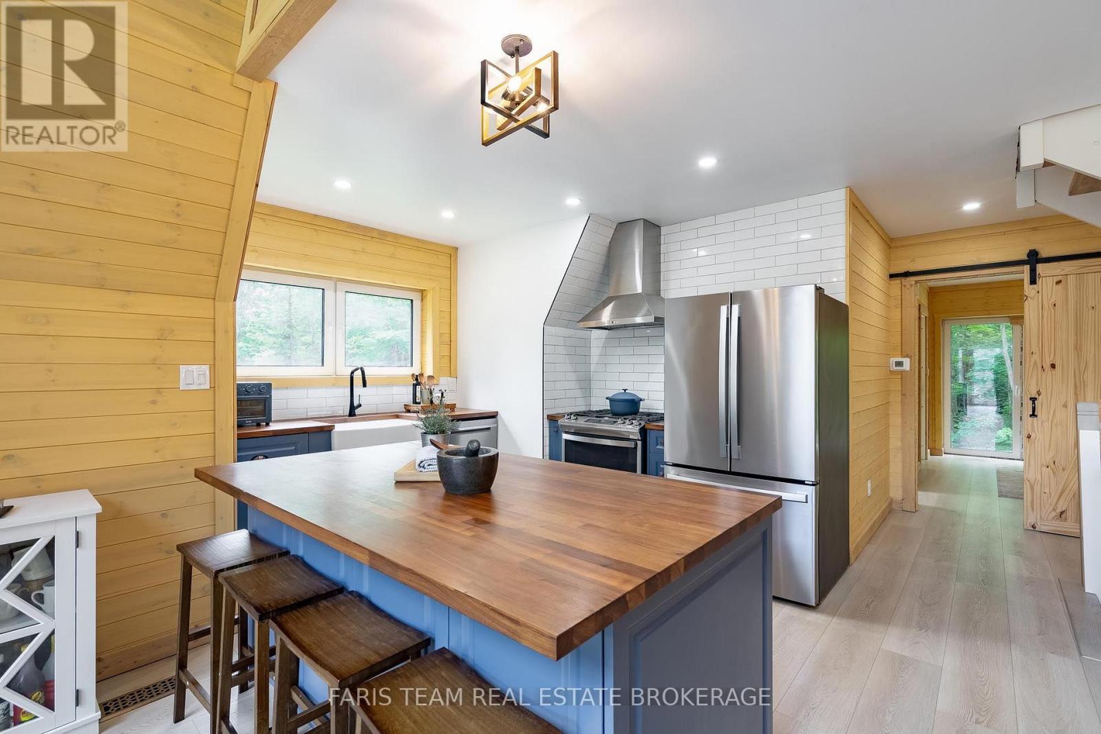 1490 Champlain Road, Tiny, ON - Indoor Photo Showing Dining Room