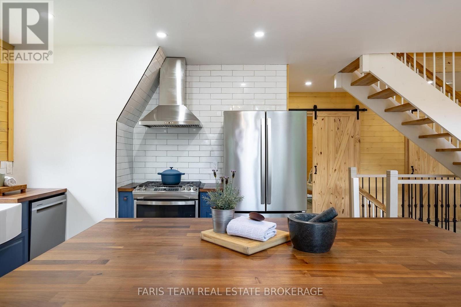 1490 Champlain Road, Tiny, ON - Indoor