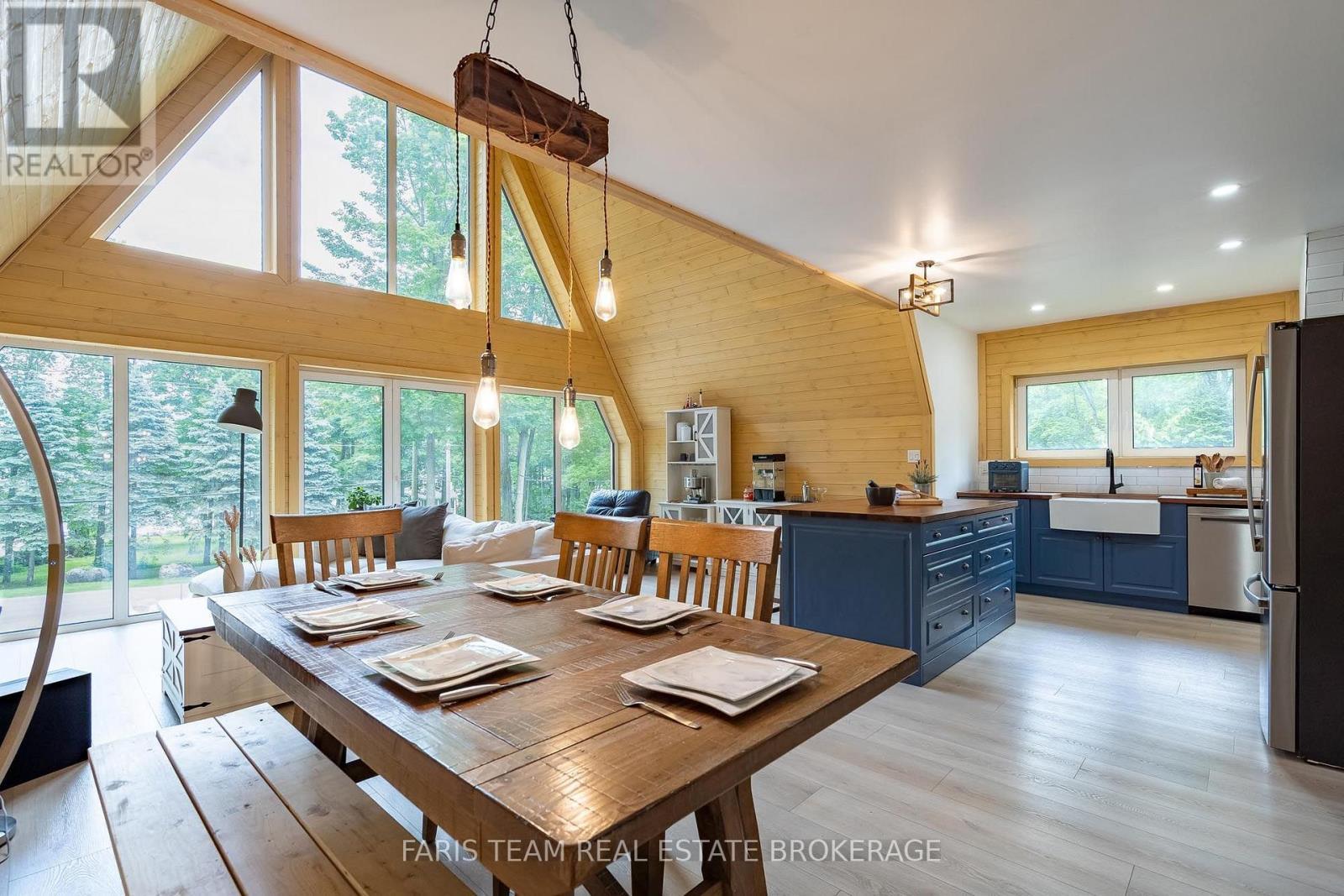 1490 Champlain Road, Tiny, ON - Indoor Photo Showing Dining Room