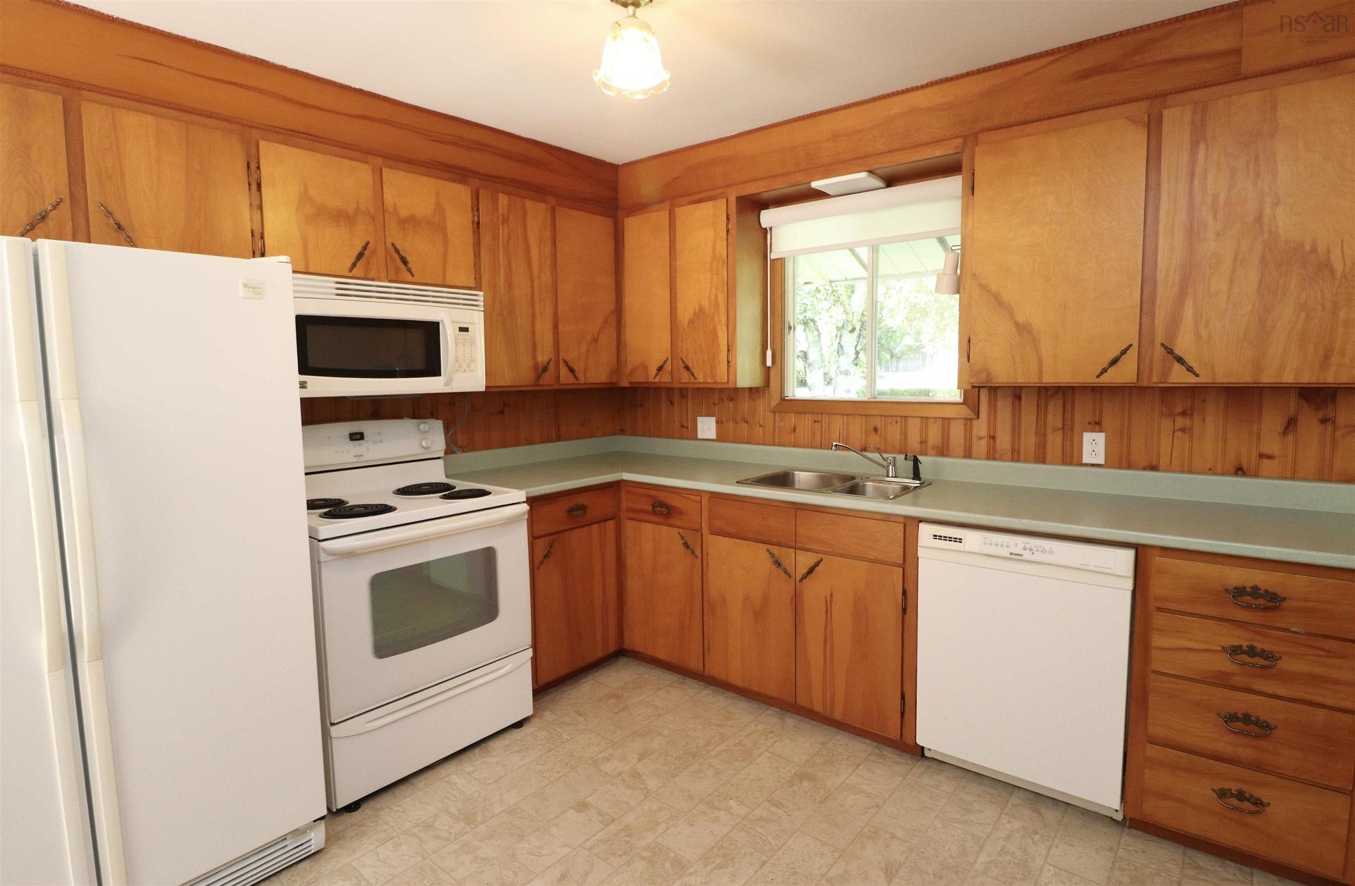 110 Maple Boulevard, Bible Hill, NS - Indoor Photo Showing Kitchen With Double Sink