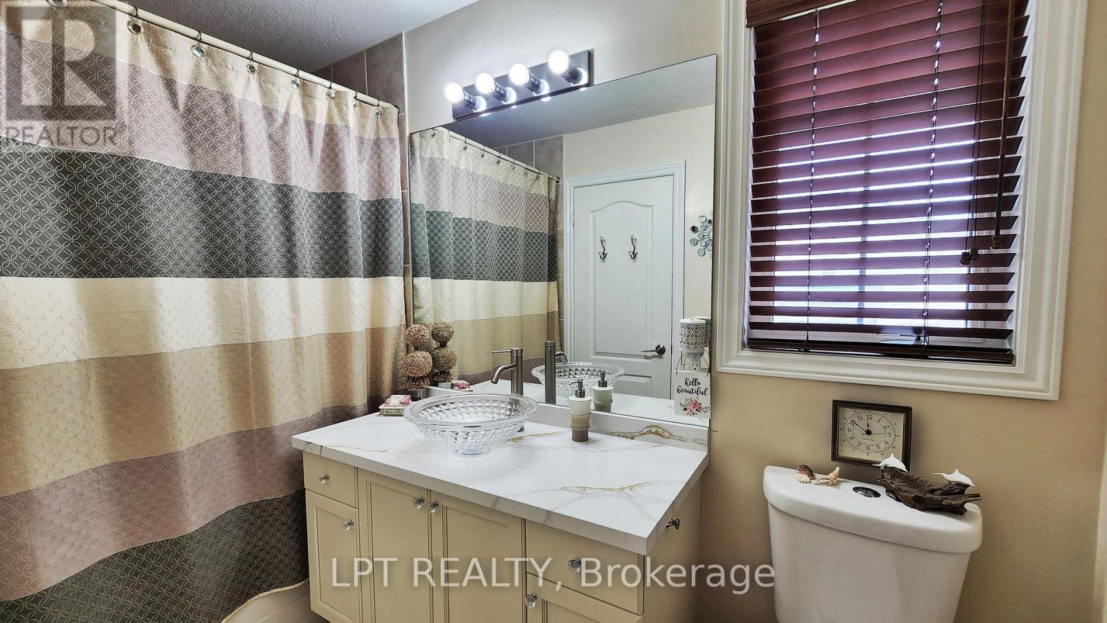 17 Silver Maple Crescent, Barrie, ON - Indoor Photo Showing Bathroom