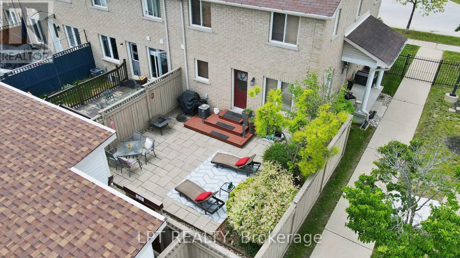 17 Silver Maple Crescent, Barrie, ON - Outdoor