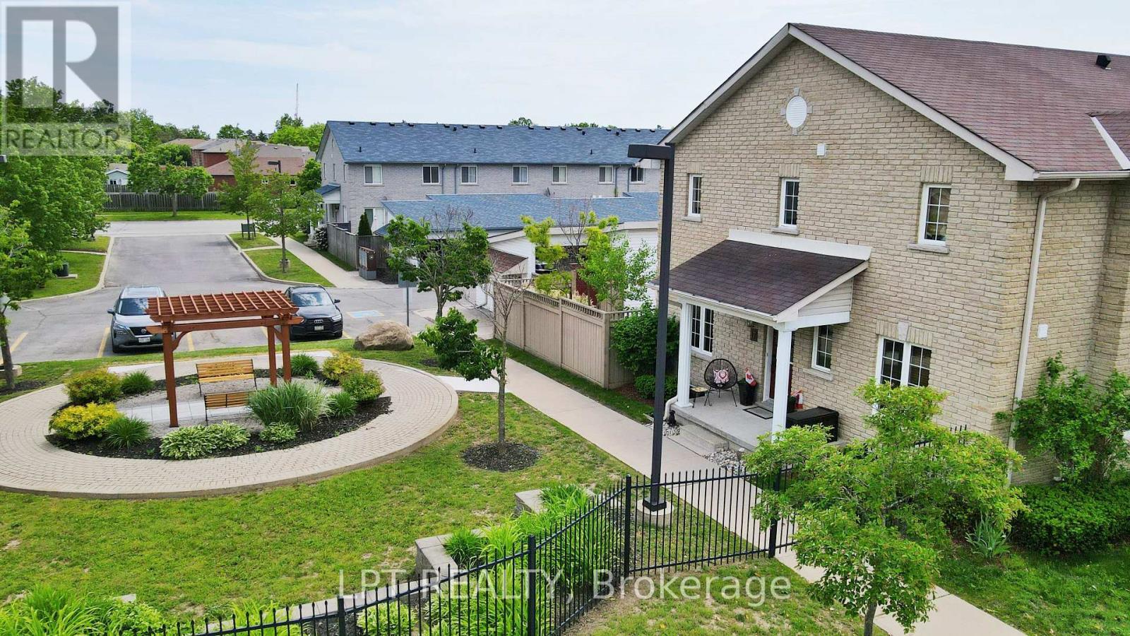 17 Silver Maple Crescent, Barrie, ON - Outdoor