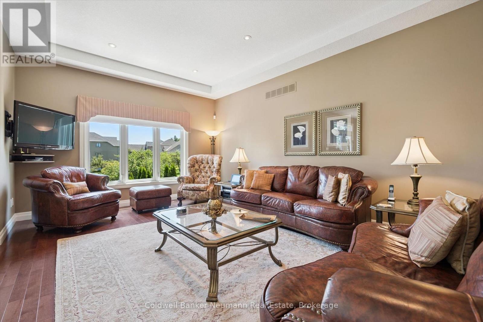 70 Bathgate Drive, Guelph (Kortright East), ON - Indoor Photo Showing Living Room