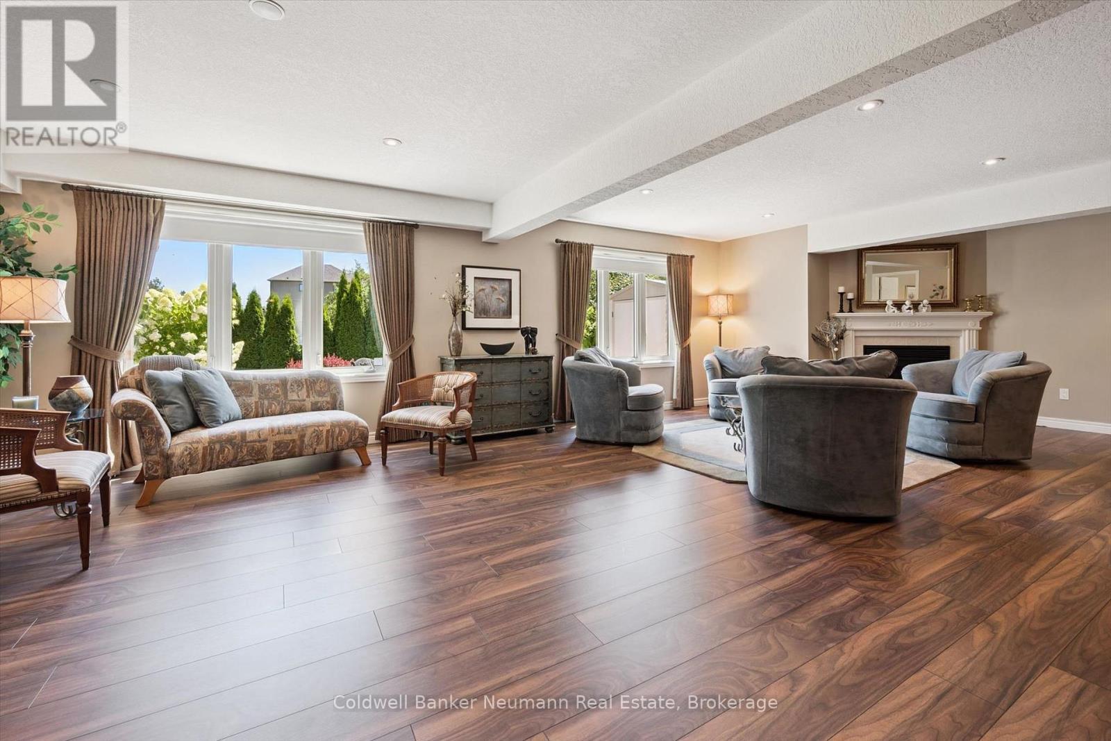 70 Bathgate Drive, Guelph (Kortright East), ON - Indoor Photo Showing Living Room