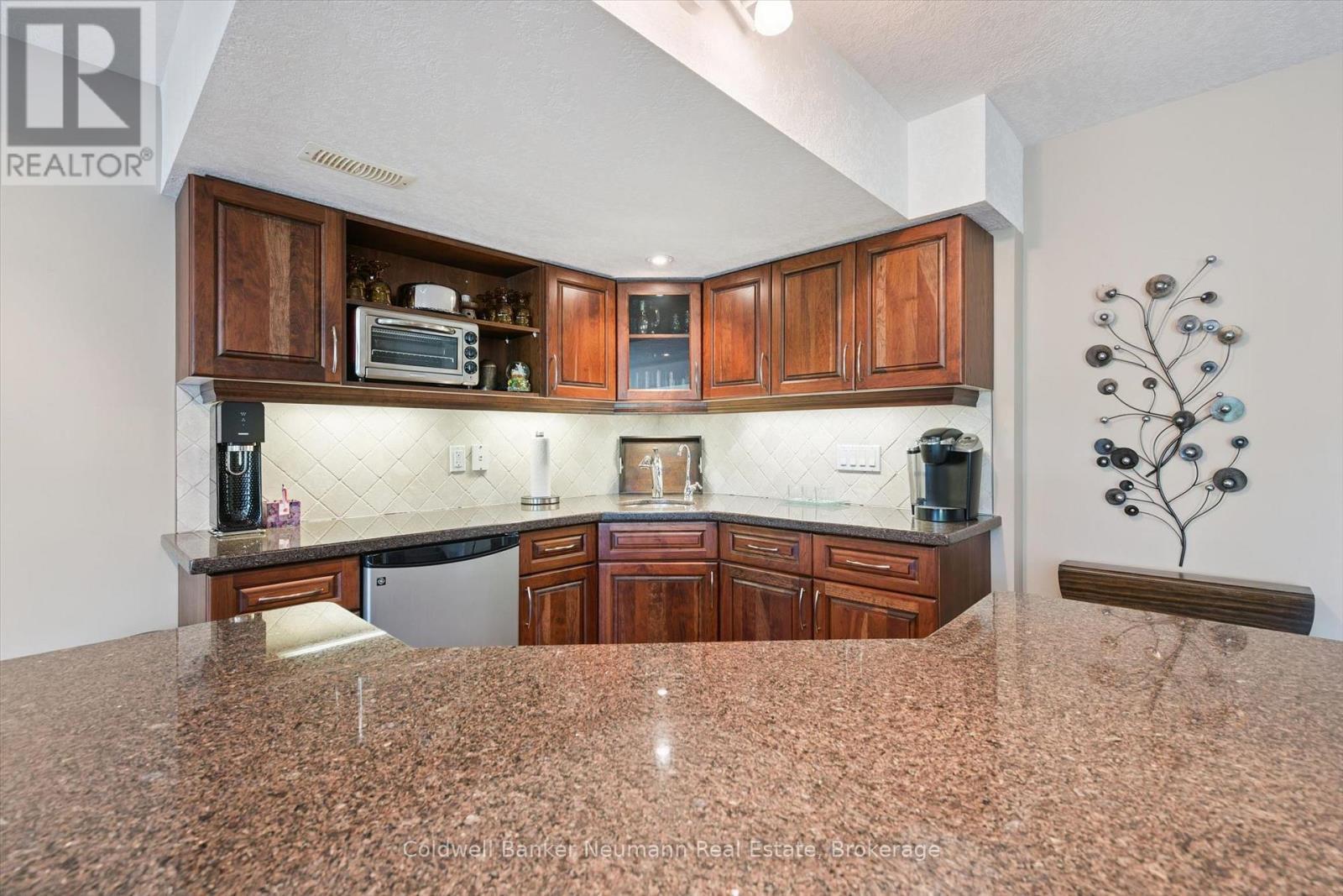 70 Bathgate Drive, Guelph (Kortright East), ON - Indoor Photo Showing Kitchen