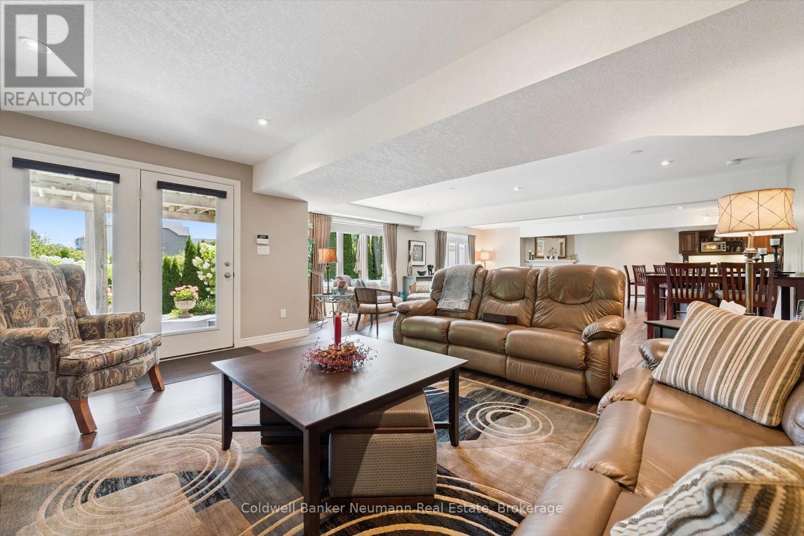 70 Bathgate Drive, Guelph (Kortright East), ON - Indoor Photo Showing Living Room