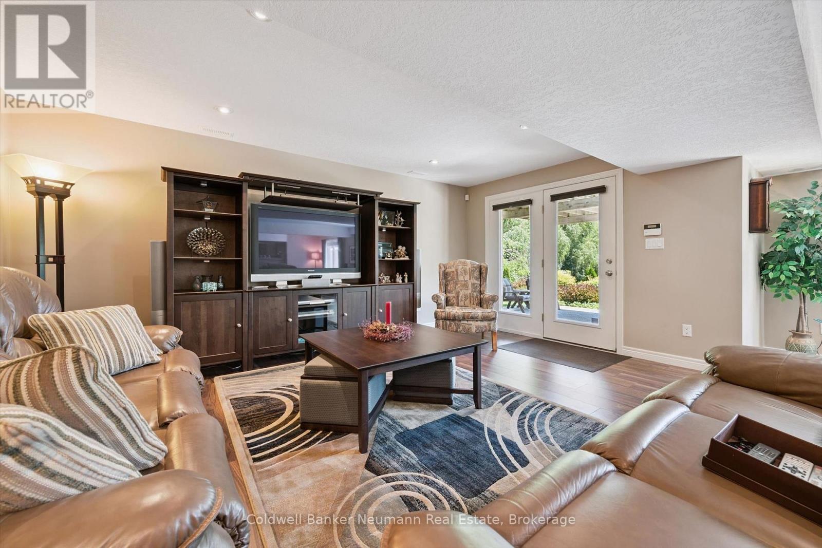70 Bathgate Drive, Guelph (Kortright East), ON - Indoor Photo Showing Living Room