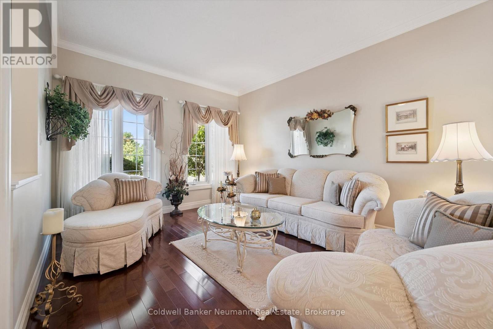 70 Bathgate Drive, Guelph (Kortright East), ON - Indoor Photo Showing Living Room