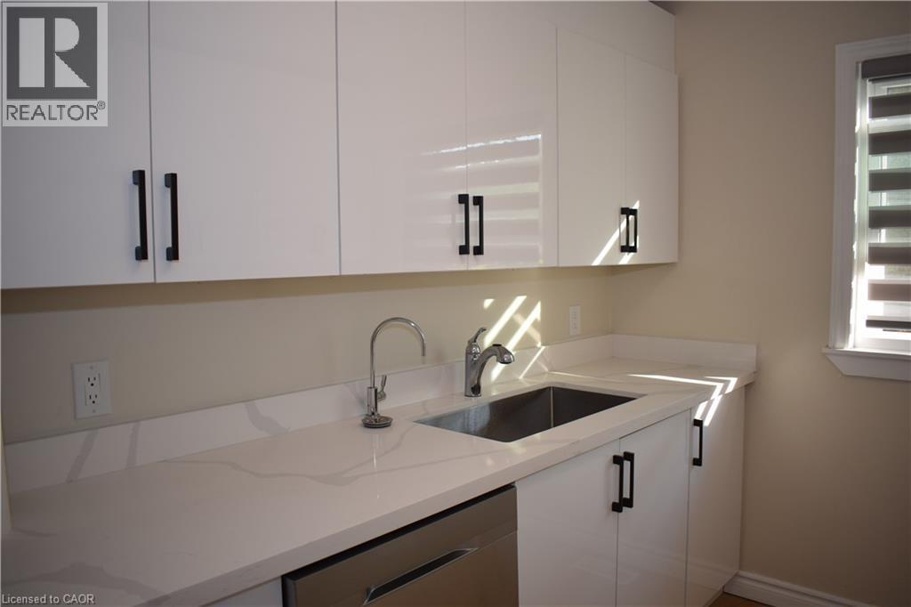 655 Albert Street Unit# A, Waterloo, ON - Indoor Photo Showing Kitchen